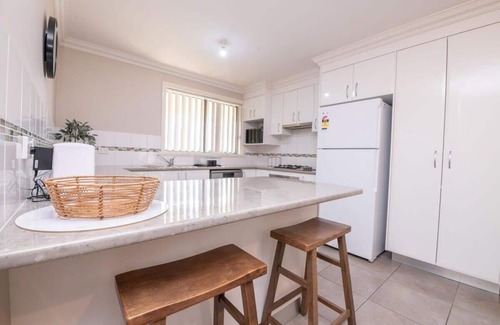 Bletchington House | Wonderful Windred - Quiet & Homely, 4 Smart TVs