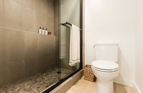 Columbia Falls Hotel | Wonderstone One Bedroom Suite w/Kitchen