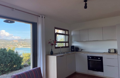 Corse-du-Sud Villa | Woning In Calcatoggio Panoramisch Uitzicht op zee en Bergen. Zandstand 200 m