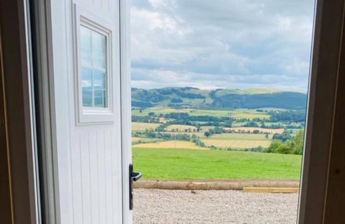 Perth Cabin | Woodhead Shepherds Hut - Sleeps 2 - Mailer Farm
