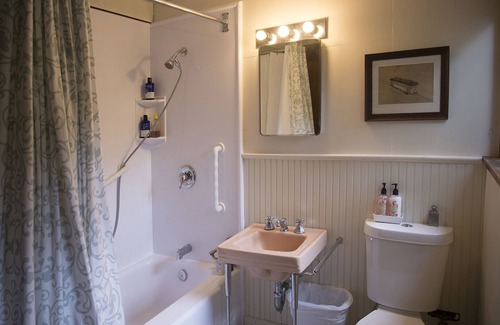 Woods Hole House | Woods Hole, 5 bedroom, Close to Beach and Village