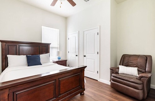 Manchaca House | Woodsy Retreat Private 2BD/1BA Covered Parking