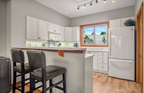 East Kootenay Apartment | Woven Dreams | Hot Tub | Pool | Slope Side