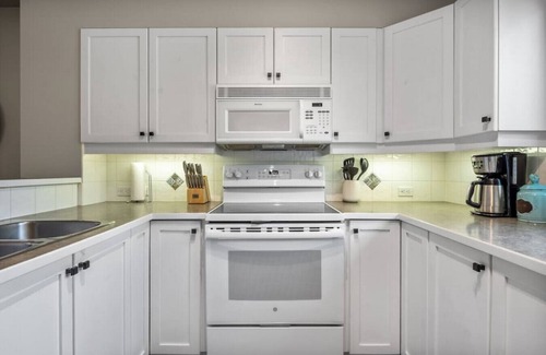 East Kootenay Apartment | Woven Dreams | Hot Tub | Pool | Slope Side