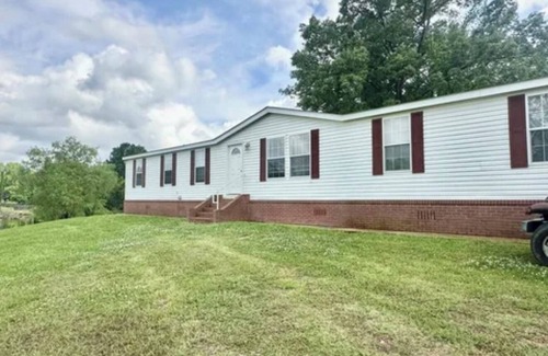 Utica House | Wow 3 hotel rooms in 1 perfect stay over, thru Hinds County, Pets are allowed!