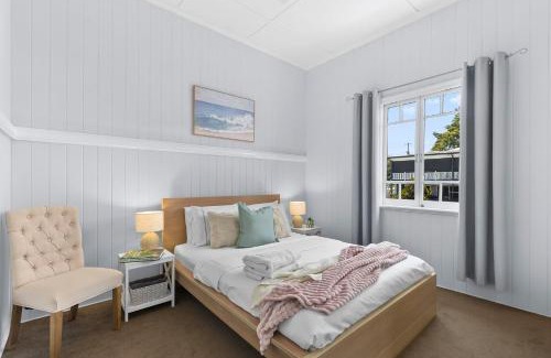 Norman Park House | Wow Bridge views Near CBD Quiet bus train