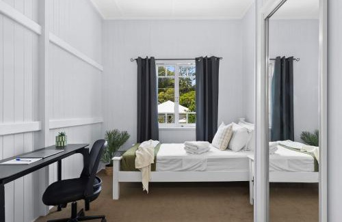 Norman Park House | Wow Bridge views Near CBD Quiet bus train