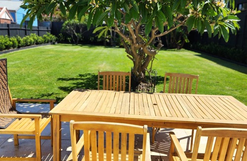 Freshwater House | WOW House, King Beds, Huge Yard, New Reno, Close to Beaches, Transport, Parks