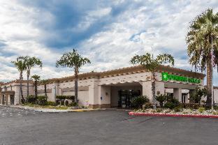 Raisin Hotel | Wyndham Garden Fresno Yosemite Airport