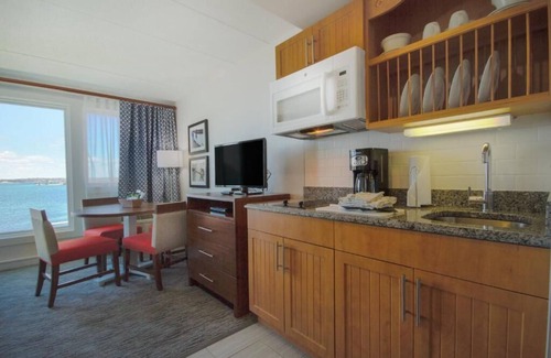 Yachting Village Apartment | Wyndham Inn on the Harbor, perfect location