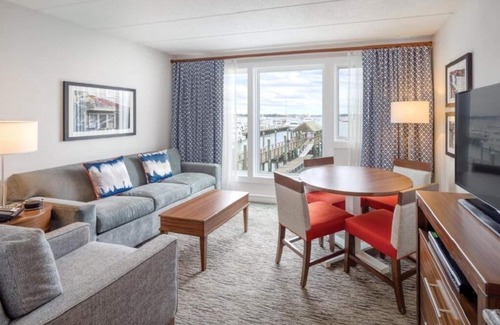 Yachting Village Apartment | Wyndham Inn on the Harbor, perfect location