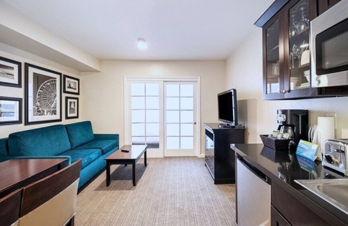 Anaheim Resort Hotel | Wyndham Peacock Suites - Spacious 1 Bedroom