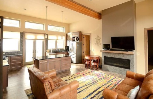 Carriage Hills House | Xanadu - 3 bedroom modern masterpiece