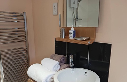 Llanybydder House | Y Cartws in Llanybydder