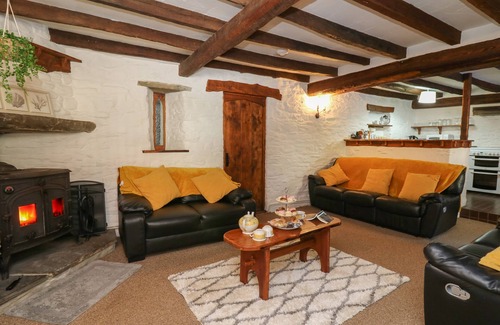 Llanybydder Cottage | Y CARTWS, pet friendly, character holiday cottage in Llanybydder