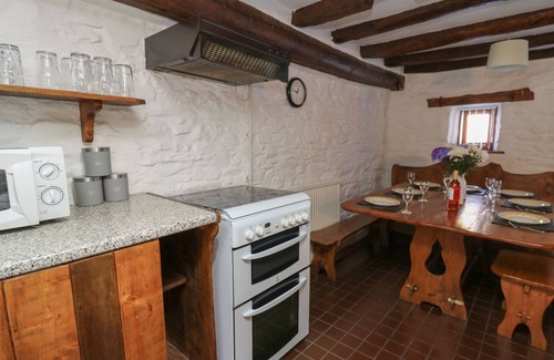 Llanybydder Cottage | Y CARTWS, pet friendly, character holiday cottage in Llanybydder