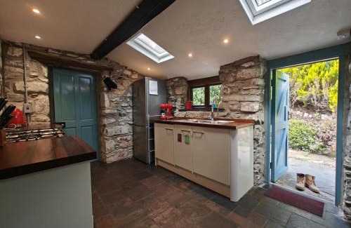Dolgellau House | Y Cwtch - Panoramic mountain views within Snowdonia's National Park - 4x4 only
