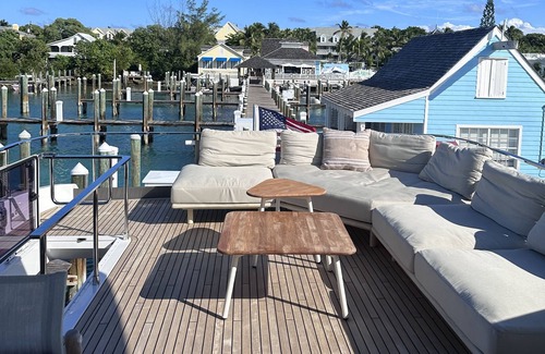 Paradise Island Boat Rental | Yacht Atlantis Bahamas charter Christmas and new years available 45k/week