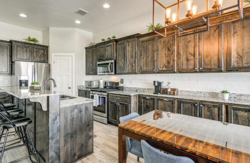 Iona House | Year-Round Outdoor Fun Spacious Retreat in Iona