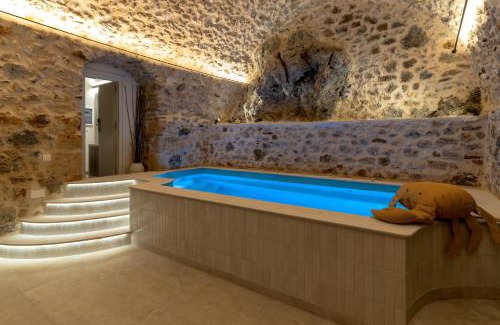 Gythio Hotel | YeeOn Boutique Hotel, Gythio - Historic Hotels of Europe