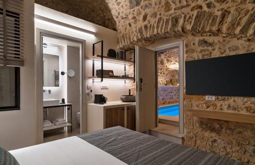 Gythio Hotel | YeeOn Boutique Hotel, Gythio - Historic Hotels of Europe