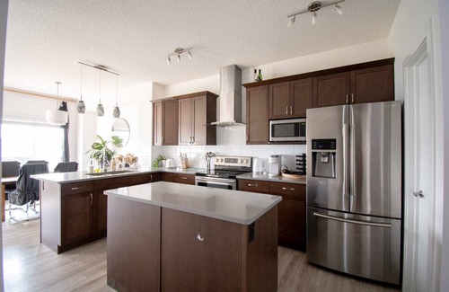 West Edmonton House | YEG- Pond Haven. Close to WEM
