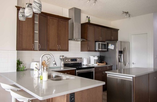 West Edmonton House | YEG- Pond Haven. Close to WEM