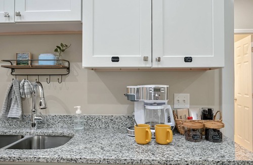 Hendersonville House | Yellow Bike Bungalow-Block from Bike Trail-Fireplace- Dog Friendly