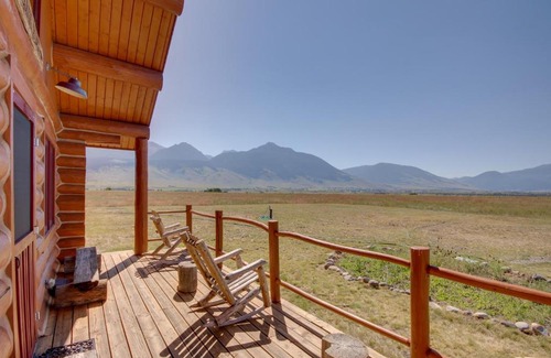 Livingston House | Yellowstone Cabin with Stunning Mountain Views