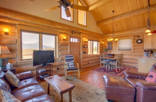 Livingston House | Yellowstone Cabin with Stunning Mountain Views
