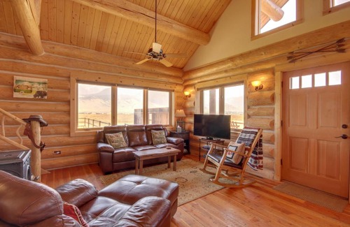 Livingston House | Yellowstone Cabin with Stunning Mountain Views