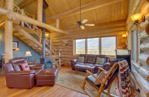 Livingston House | Yellowstone Cabin with Stunning Mountain Views