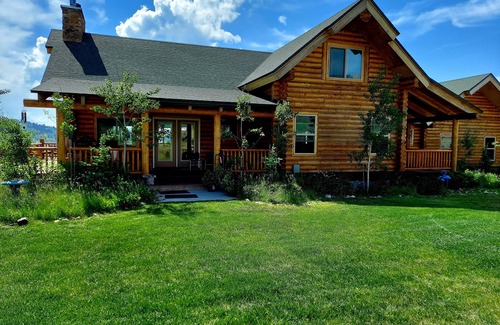 Bouvet Island House | Yellowstone Getaway – Luxury Log Cabin Near Madison River & Big Sky