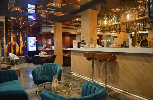 Avinguda de Carlemany Hotel | Yomo Eureka