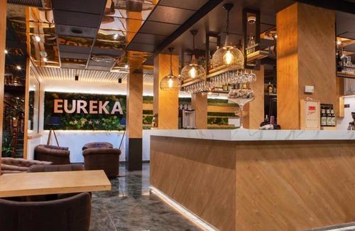 Avinguda de Carlemany Hotel | Yomo Eureka