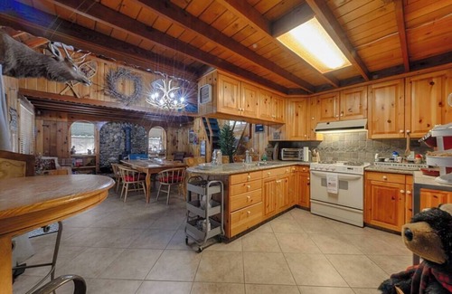 Yosemite Forks Cabin | Yosemite! Kids, dogs & family! Angel's Rest, beautiful views & Bass Lk Close by