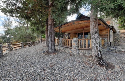 Yosemite Forks Cabin | Yosemite! Kids, dogs & family! Angel's Rest, beautiful views & Bass Lk Close by
