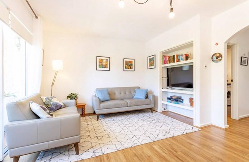 South Perth Apartment | You will love this unique location of this renovated 2 bedroom apartment with modern amenities oppos