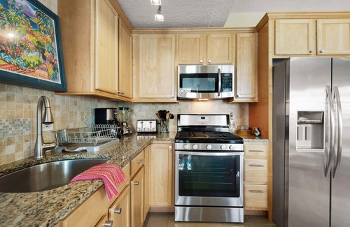 Red Hook House | YOUR CARIBBEAN RESET — 4 Nights of Pure Island Relaxation FALL RATE SPECIAL