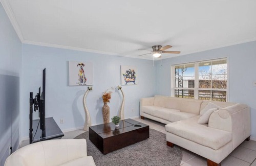 Iowa Apartment | Your Chillax Cozy Spot to Unwind n Recharge - HAR4