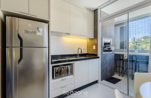 Ze Amandio Apartment | Your Exclusive Stay With Pool and Jacuzzi Just 500 Meters From the Beach - ELF