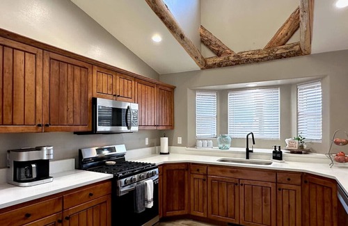 Parowan Cabin | Your Holiday Basecamp | 10 min to Brian Head