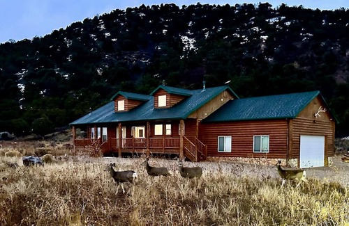 Parowan Cabin | Your Holiday Basecamp | 10 min to Brian Head