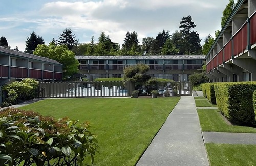 West Bellevue Hotel | Your Home Away From Home at Red Lion Hotel Bellevue! Pet-Friendly Property