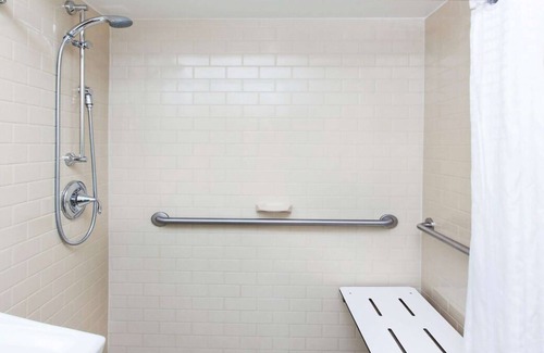 Horsham House | Your Home Away From Home! Free Parking, Pets Allowed, Near Speed Raceway