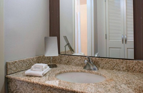 Waldron Hotel | Your Kansas City Getaway Oasis! 2 Pet-friendly Suites! Airport Shuttle!