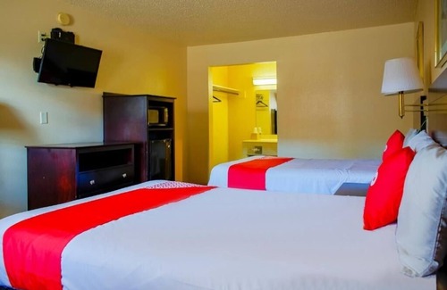 Duncan Hotel | Your Next Duncan Stay With Parking Near Outdoor Trails And Great Eats