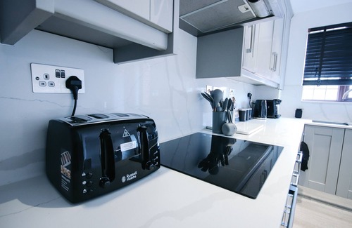 Broxbourne House | Your perfect holiday home | modern, spacious and comfy