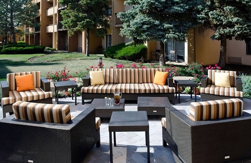 Waldron Hotel | Your Pet-Friendly Vacation Space Near Harley-Davidson Factory! Airport Shuttle!