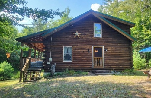 Phillips Cabin | Your Private Maine Getaway! Cozy Log Cabin w/Loft, Sleeps 10